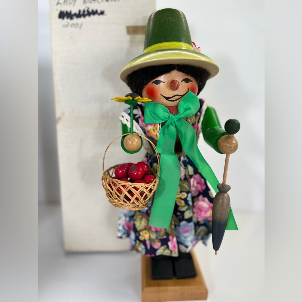 STEINBACH  NUTCRACKER ~ MRS. GERTRUD 17" ~ RARE COLLECTOR ITEM ~ 2001‎ BOX